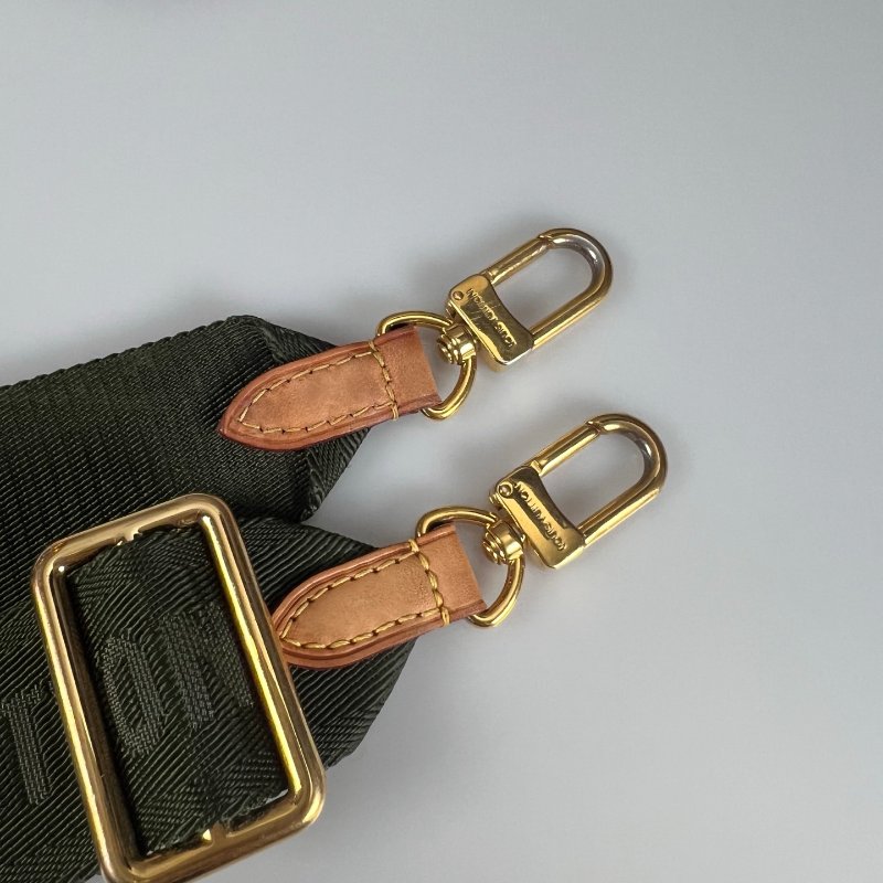 LV M44813 綠背帶老花五合一包-21