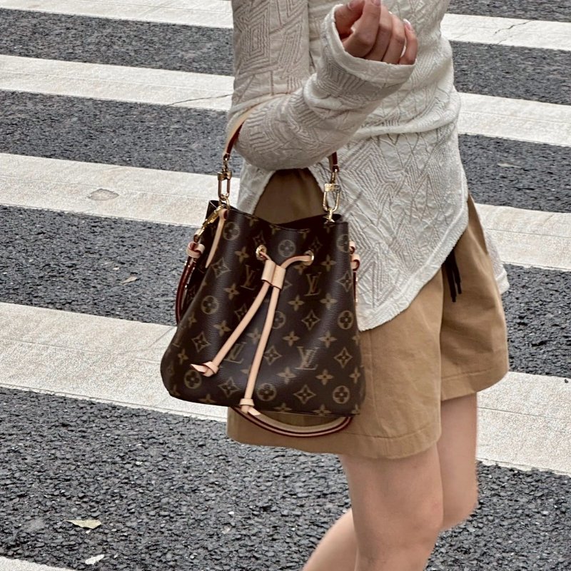 🏷LV 路易威登．Neonoe BB 老花水桶包 M46581 芯片款-21