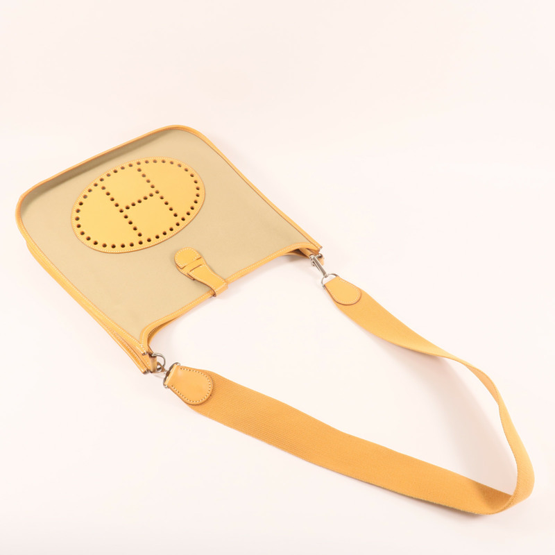 HERMES 帆布Evelyne PM銀扣肩背袋-4