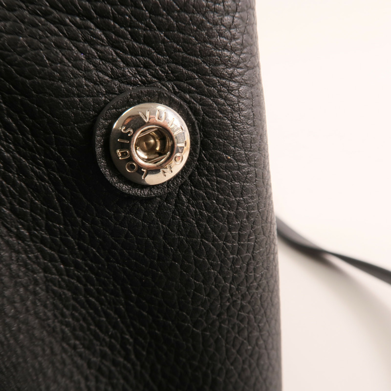 LOUIS VUITTON 牛皮皮革Lock Me II銀扣手挽肩背兩用袋-12