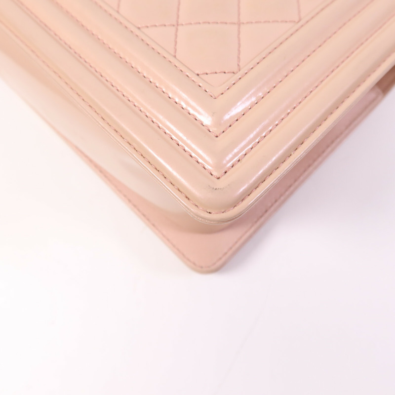 CHANEL 漆皮皮革Boy 25金扣鏈帶肩背袋-10