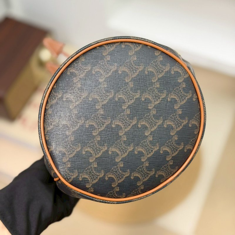 (全新未使用、適合送禮✨)🏷Celine 瑟琳.Teen Clara 老花水桶包-8