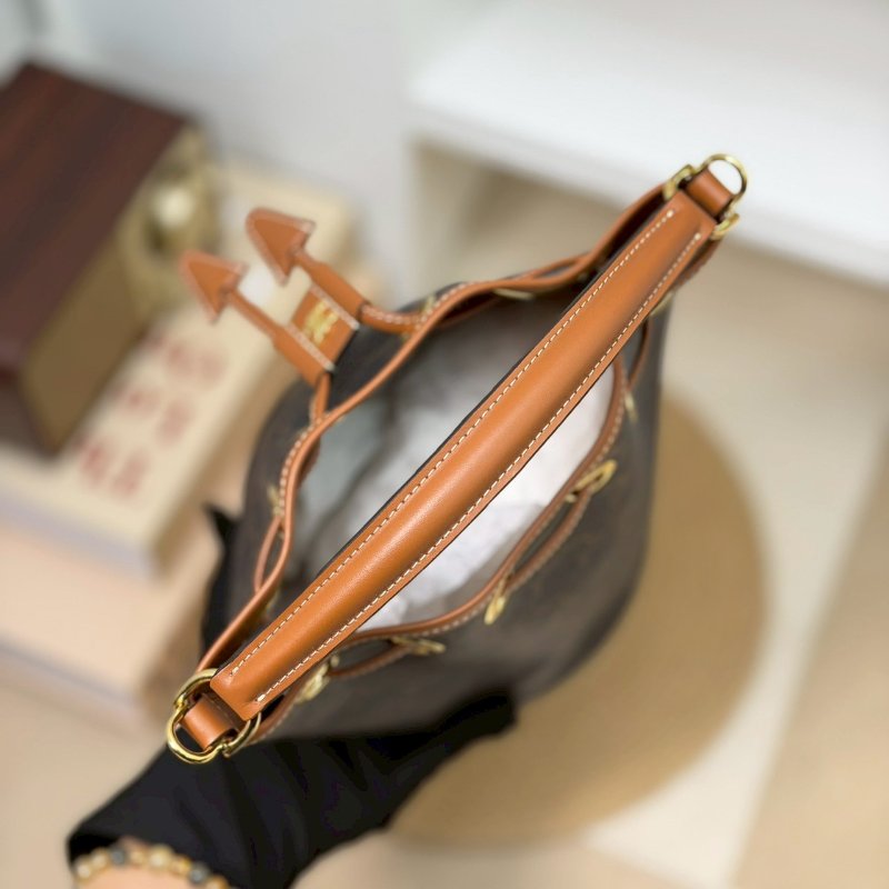 (全新未使用、適合送禮✨)🏷Celine 瑟琳.Teen Clara 老花水桶包-9