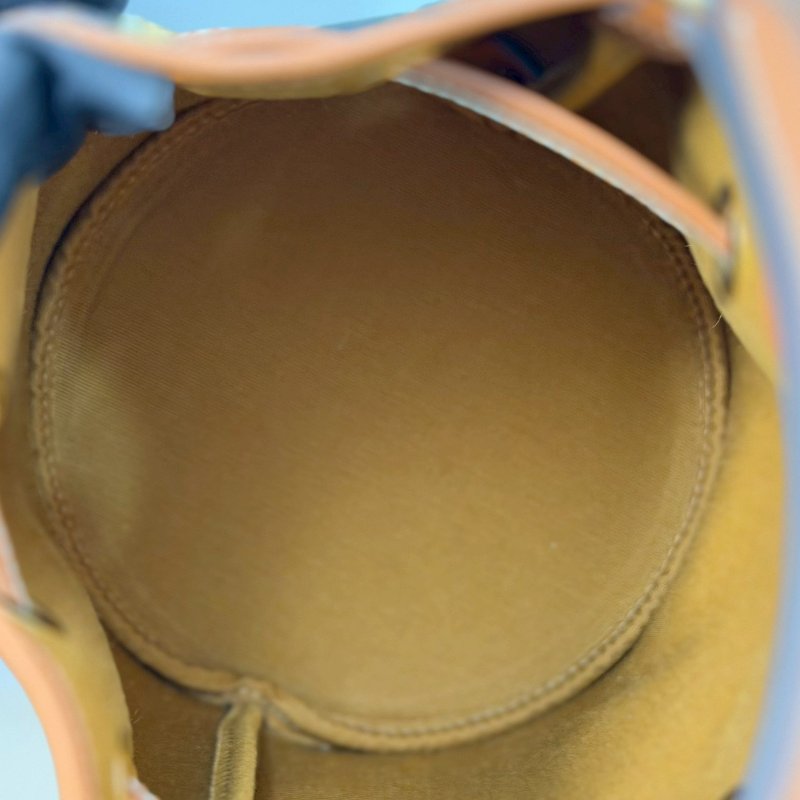 (全新未使用、適合送禮✨)🏷Celine 瑟琳.Teen Clara 老花水桶包-11