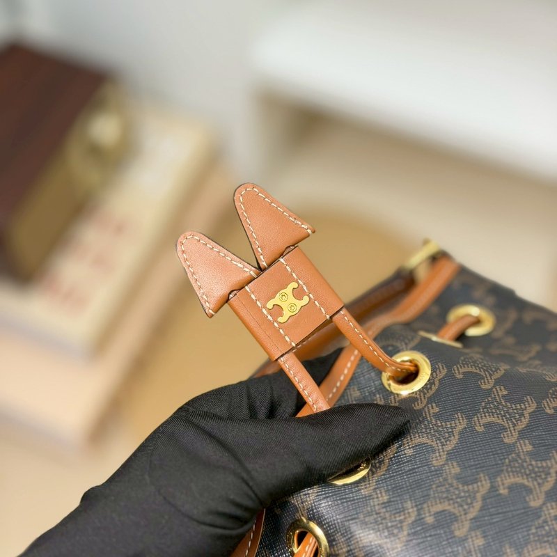 (全新未使用、適合送禮✨)🏷Celine 瑟琳.Teen Clara 老花水桶包-13