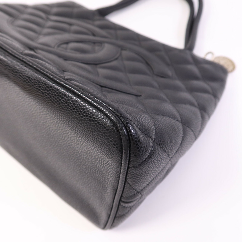 CHANEL 牛皮皮革Medallion Tote銀扣手挽袋-12