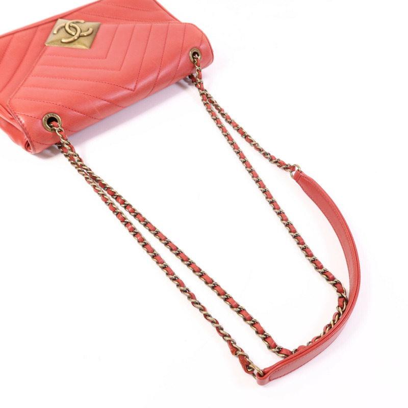 CHANEL 牛皮皮革Pyramid CC Camera Bag金扣鏈帶肩背袋-8