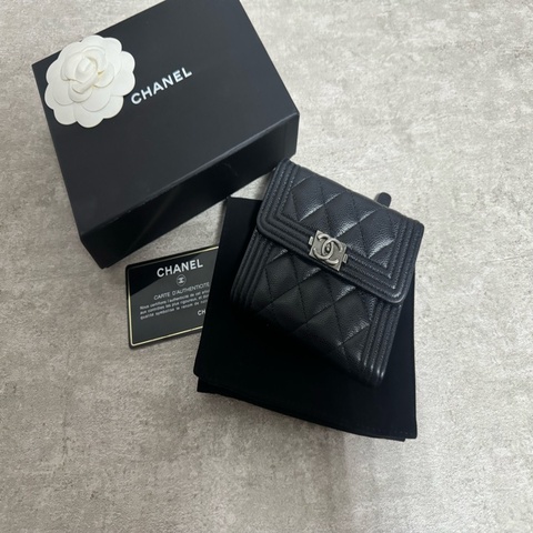 正品 Chanel boy 經典短夾黑銀