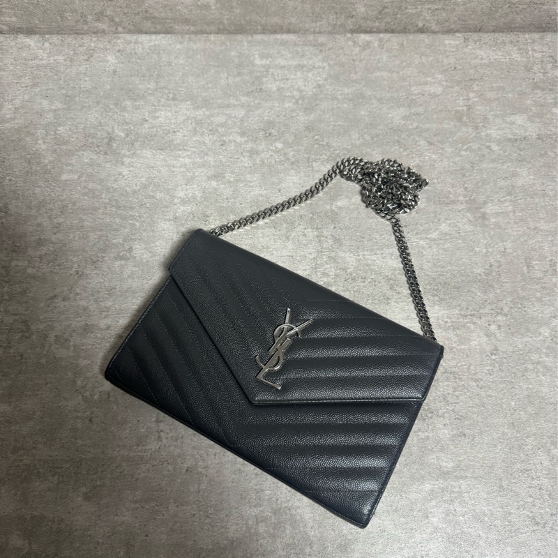 正品 Ysl 大款灰銀荔枝皮斜背包-0