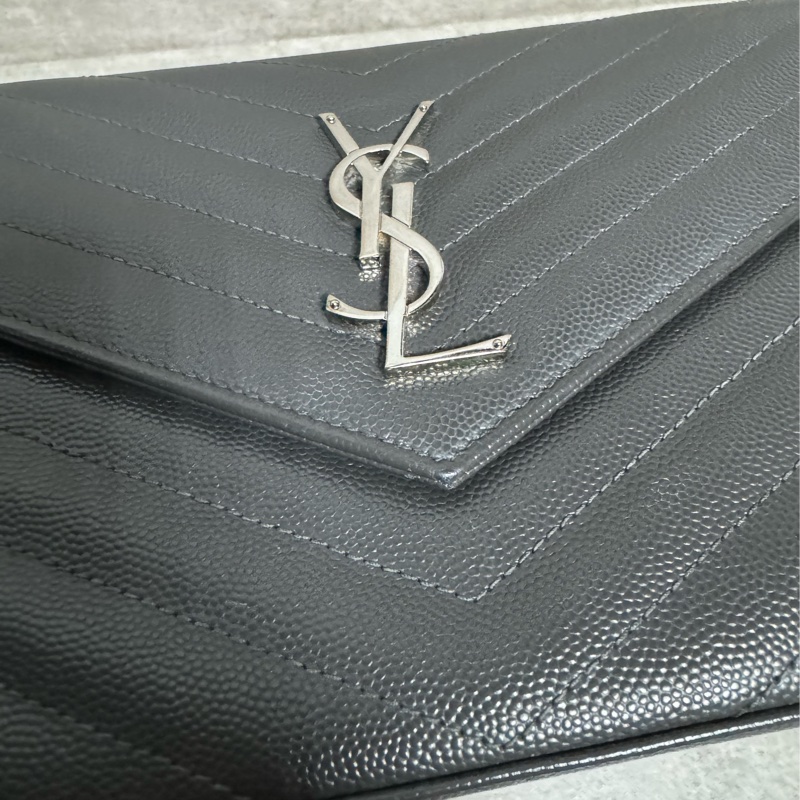 正品 Ysl 大款灰銀荔枝皮斜背包-2