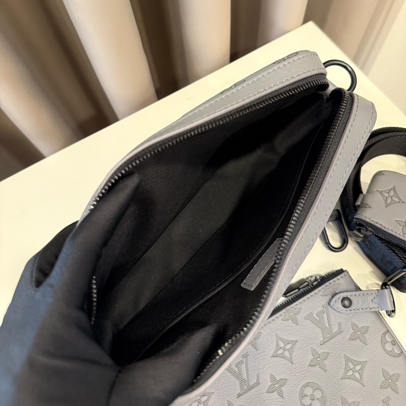 (極新甜價)Lv路易威登 trio 灰色壓紋三合一郵差包芯片款-6