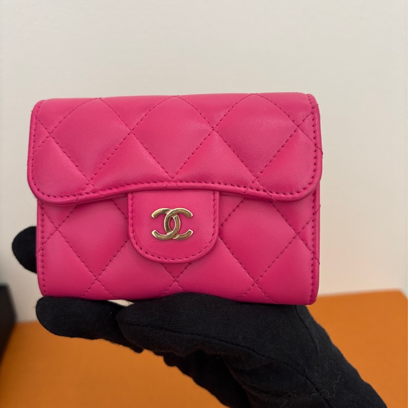 【CHANEL 經典掀蓋零錢包｜桃紅羊皮】 目前時段寄出過年前可收到-4