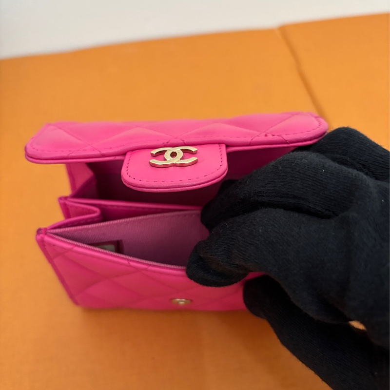 【CHANEL 經典掀蓋零錢包｜桃紅羊皮】 目前時段寄出過年前可收到-8