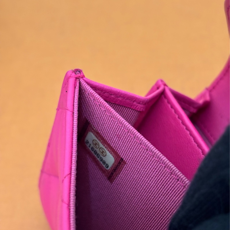 【CHANEL 經典掀蓋零錢包｜桃紅羊皮】 目前時段寄出過年前可收到-9