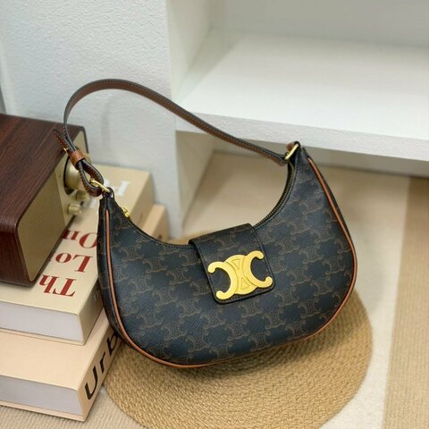 （真的很美🥹買它不會後悔！）🏷Celine 瑟琳．Ava Triomphe 老花腋下包 新款