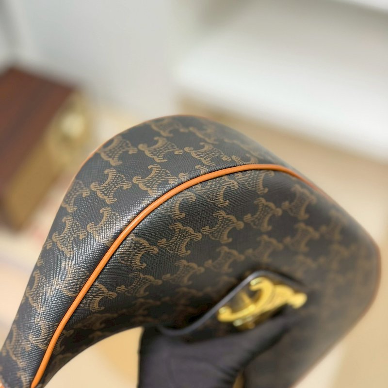 (真的很美🥹買它不會後悔!)🏷Celine 瑟琳.Ava Triomphe 老花腋下包 新款-4