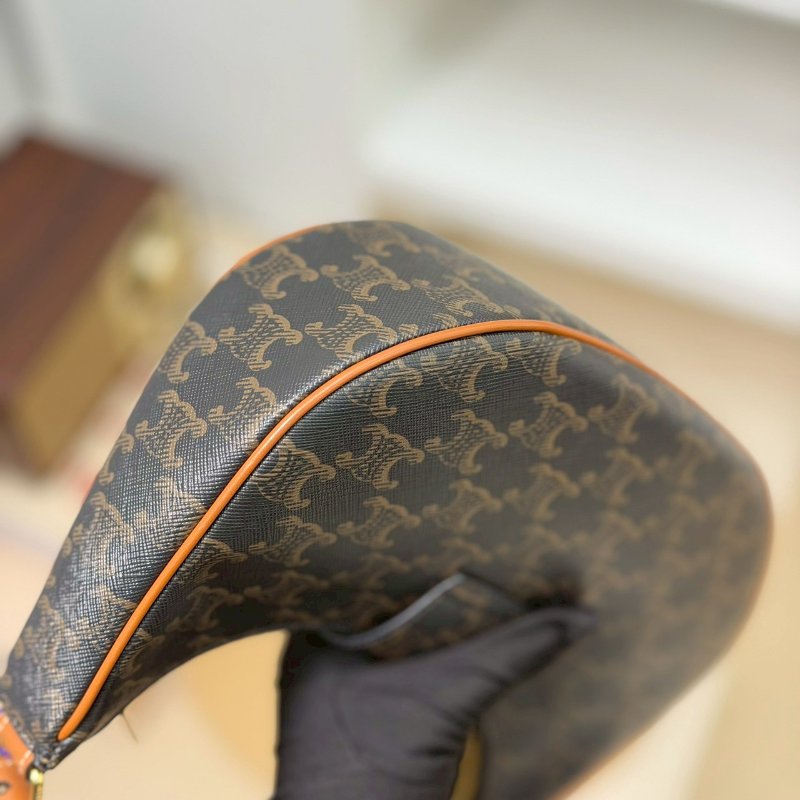 (真的很美🥹買它不會後悔!)🏷Celine 瑟琳.Ava Triomphe 老花腋下包 新款-6