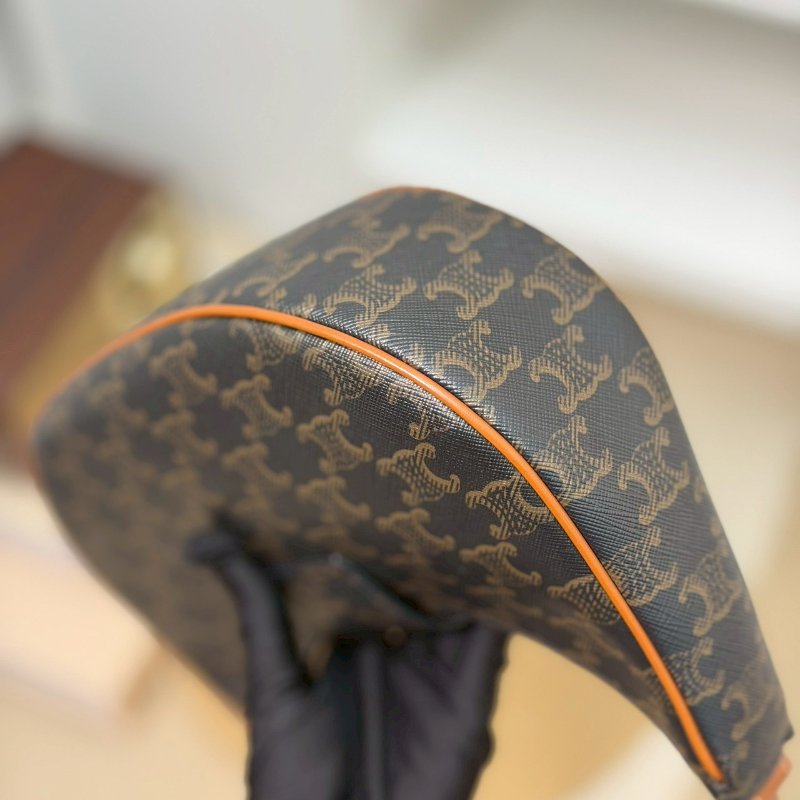 (真的很美🥹買它不會後悔!)🏷Celine 瑟琳.Ava Triomphe 老花腋下包 新款-7