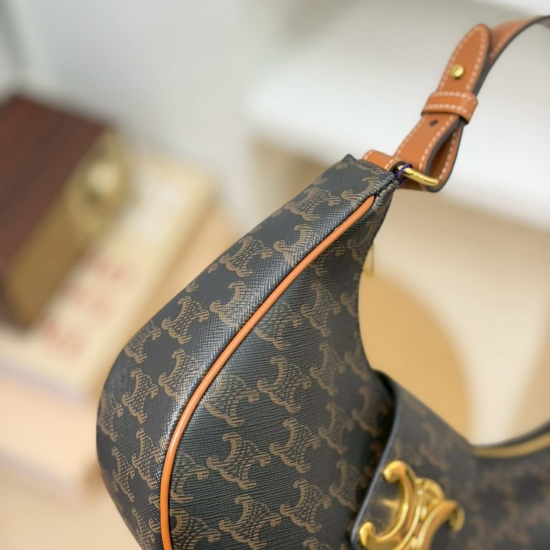 (真的很美🥹買它不會後悔!)🏷Celine 瑟琳.Ava Triomphe 老花腋下包 新款-8