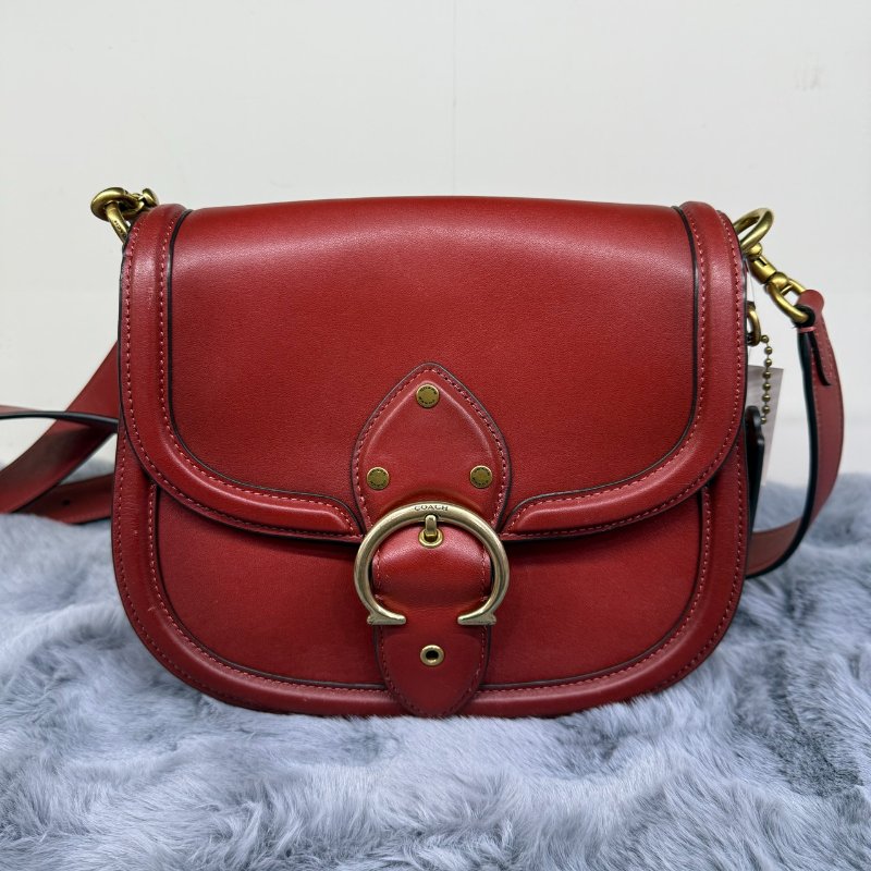 COACH 蔻馳BEAT C釦雙背帶斜背馬鞍包(紅)-10