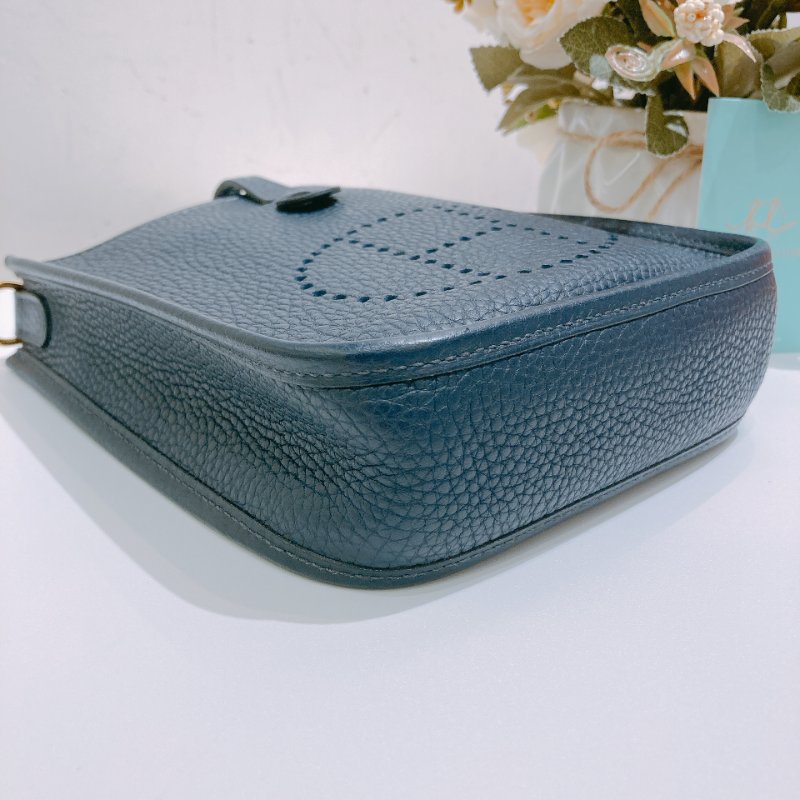 TW4693 Hermes 愛馬仕迷你依夫連肩帶包包Mini Evelyne TC Bleu Nuit x GHW-7