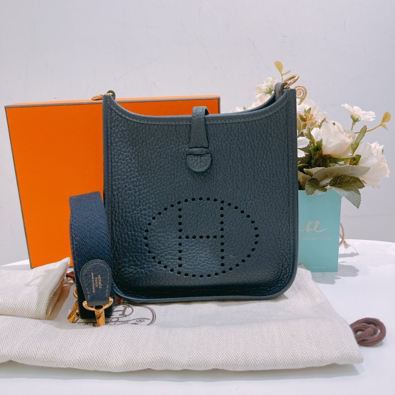 TW4693 Hermes 愛馬仕迷你依夫連肩帶包包Mini Evelyne TC Bleu Nuit x GHW-10