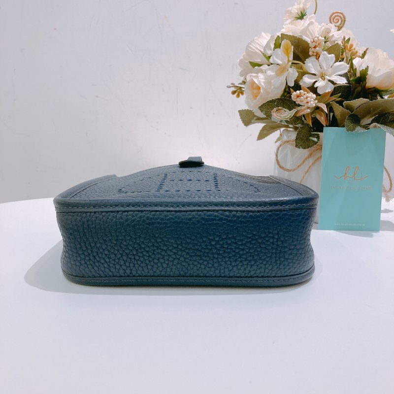 TW4693 Hermes 愛馬仕迷你依夫連肩帶包包Mini Evelyne TC Bleu Nuit x GHW-20