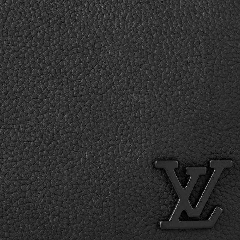 LV黑色牛皮小型翻蓋斜背包M82085 (115年購入僅離櫃!)-2