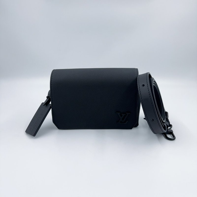 LV黑色牛皮小型翻蓋斜背包M82085 (115年購入僅離櫃!)-3