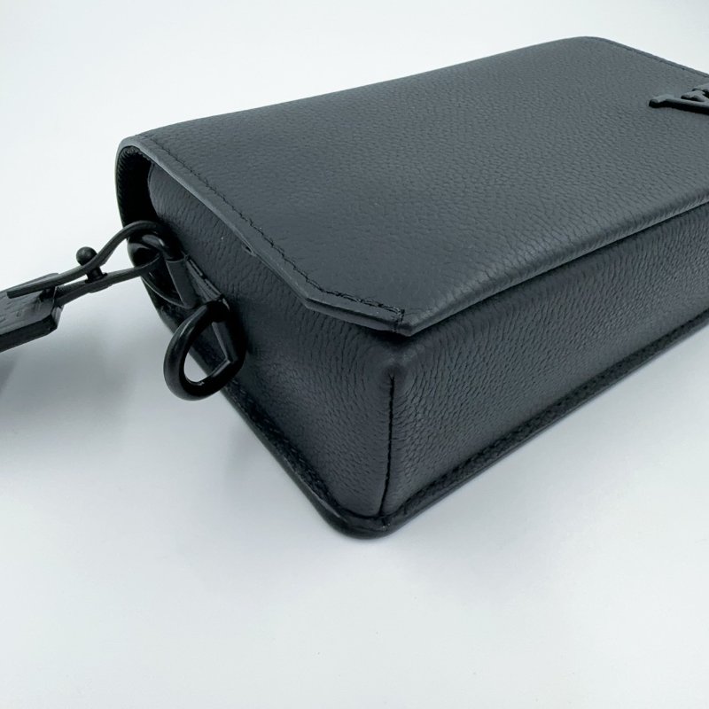 LV黑色牛皮小型翻蓋斜背包M82085 (115年購入僅離櫃!)-9