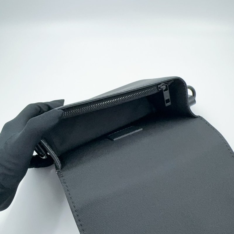 LV黑色牛皮小型翻蓋斜背包M82085 (115年購入僅離櫃!)-11