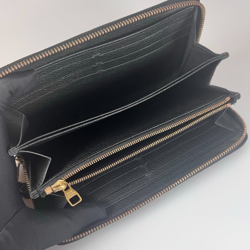 LV M10924 黑壓紋ㄇ拉長夾-4