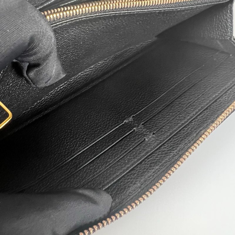 LV M10924 黑壓紋ㄇ拉長夾-6