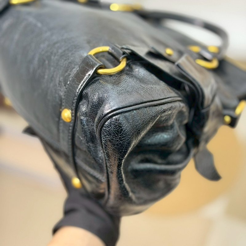 （酷酷女孩一定要有！😎）🏷Miumiu 繆繆．蝴蝶結機車包 油蠟皮 小號-5