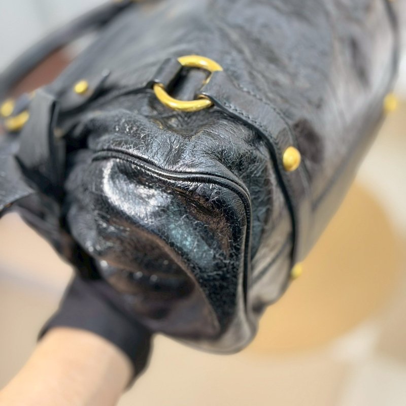 （酷酷女孩一定要有！😎）🏷Miumiu 繆繆．蝴蝶結機車包 油蠟皮 小號-6