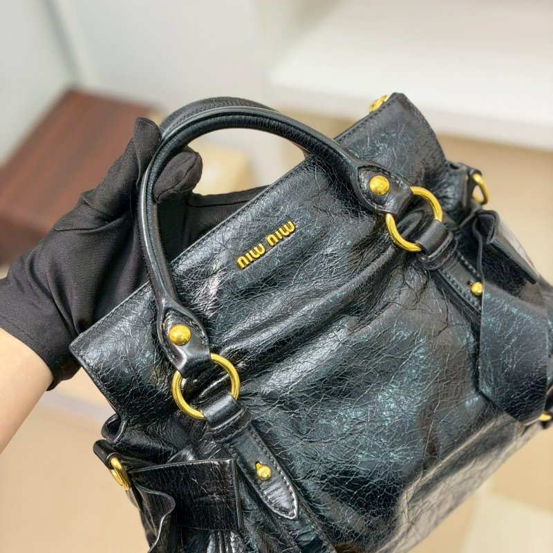 （酷酷女孩一定要有！😎）🏷Miumiu 繆繆．蝴蝶結機車包 油蠟皮 小號-9