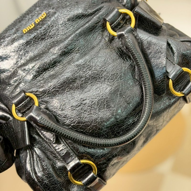 （酷酷女孩一定要有！😎）🏷Miumiu 繆繆．蝴蝶結機車包 油蠟皮 小號-11