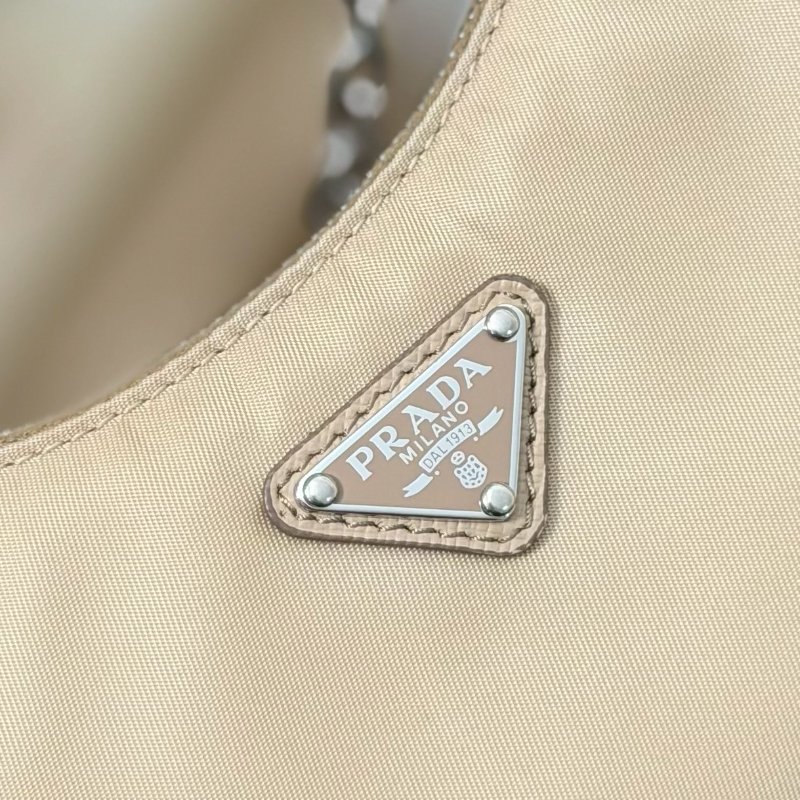 (稀有釋出!值得收藏😍)🏷Prada 普拉達.Mini Hobo 限量絕版款-14