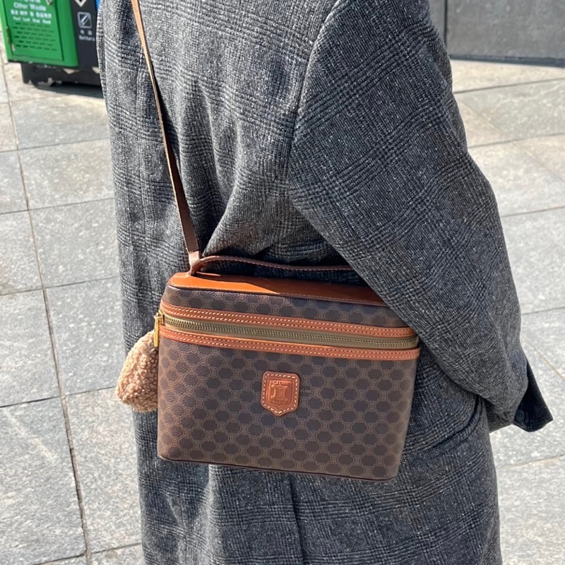 「JL精品代購」98新 Celine 老花 化妝包 手提/單肩包-1