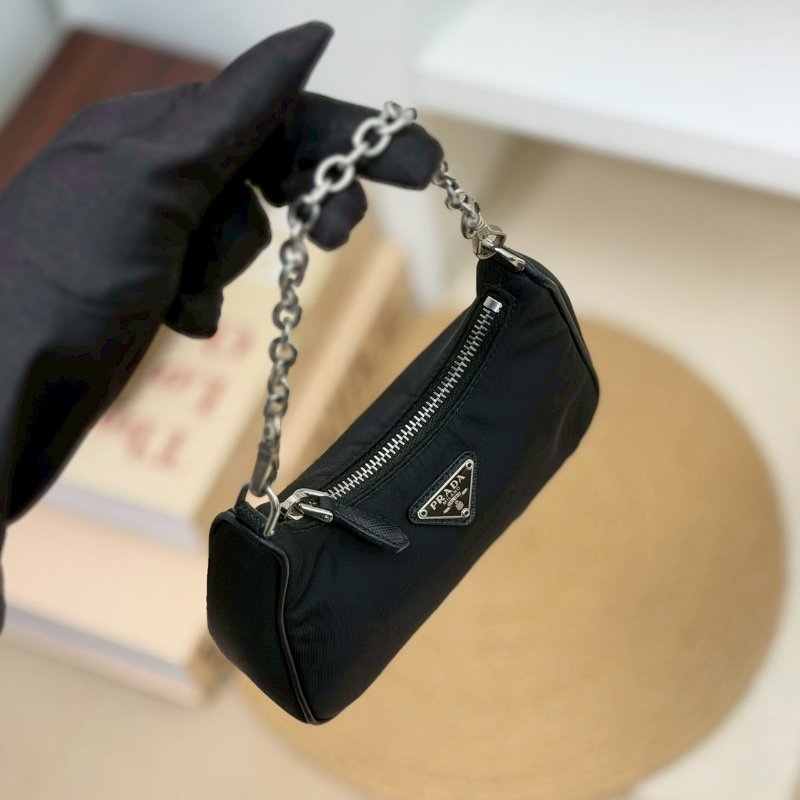 (稀有釋出!值得收藏😍)🏷Prada 普拉達.Mini Hobo 限量絕版款-15