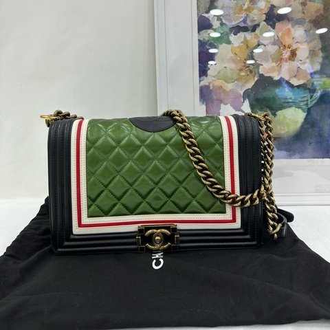 Chanel香奈兒leboy系列 限量拼色琺瑯扣做舊鏈條包 單肩腋下包 尺寸：28*15*5cm 鐳射21開 附身份卡