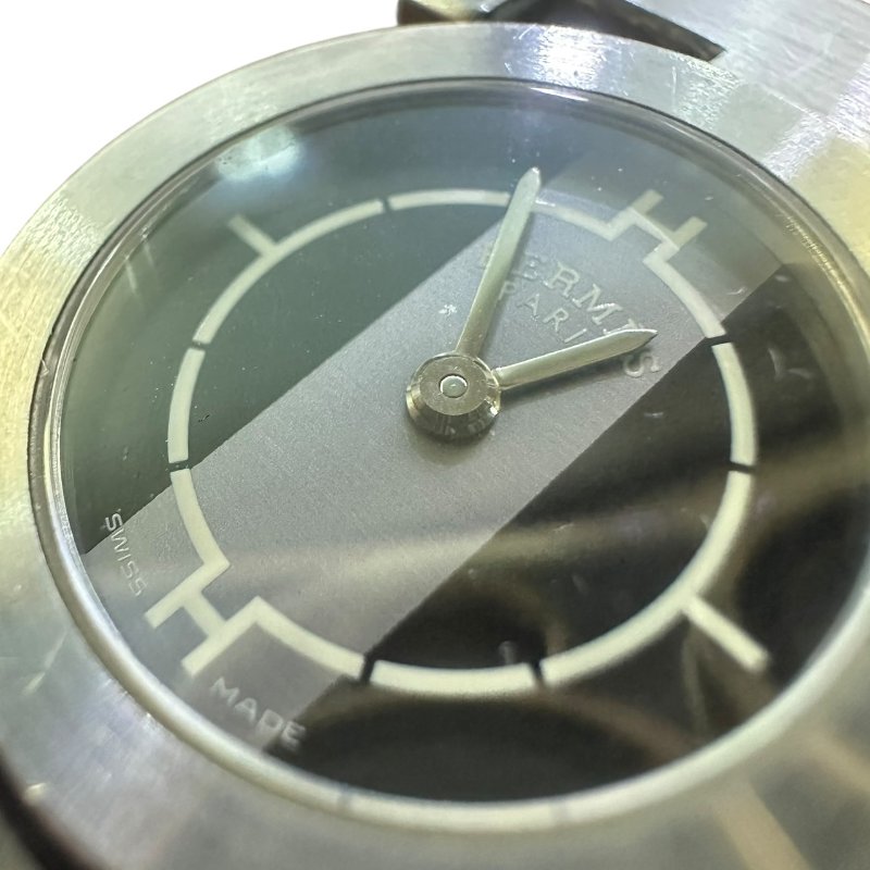 【美收精品】HERMES 雙H銀框黑色黑面磐石英腕錶 4-945-1