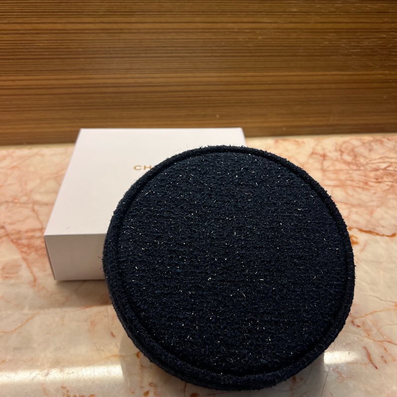 CHANEL香奈兒圓餅精緻化妝包 CHANEL Beauté Round Cosmetic Pouch-1