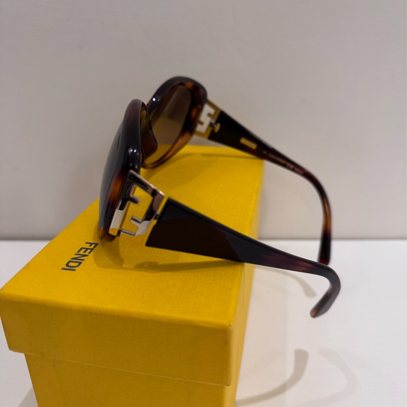 FENDI 琥珀色墨鏡-13