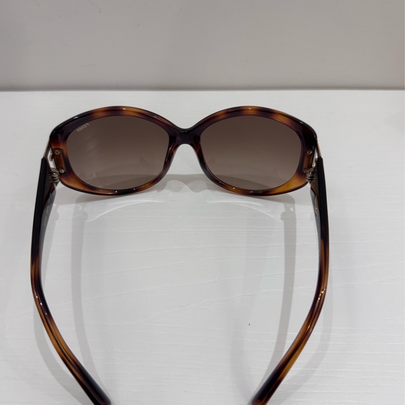 FENDI 琥珀色墨鏡-16
