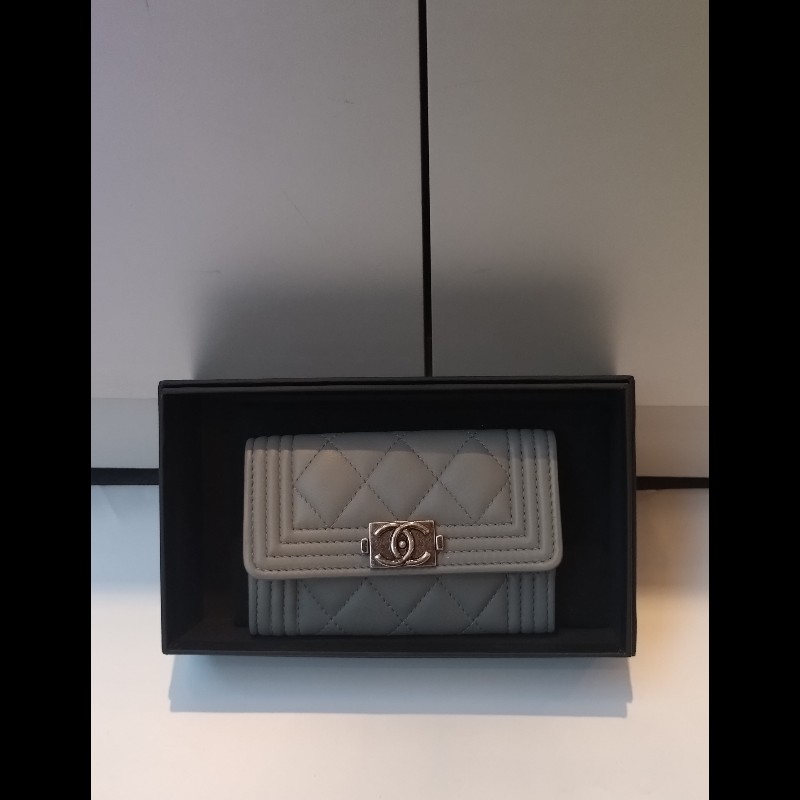 Chanel 灰皮Boy下蓋卡片零錢包-0