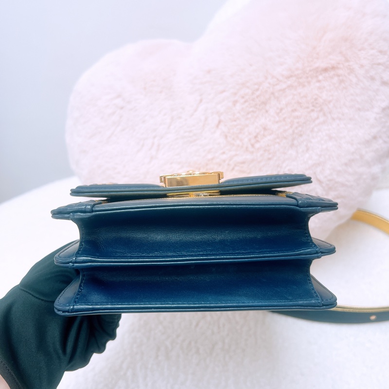 Chanel north south boy 深藍拼金竪式-1