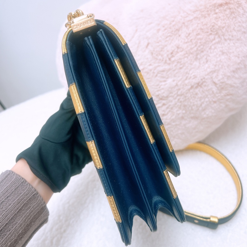 Chanel north south boy 深藍拼金竪式-4