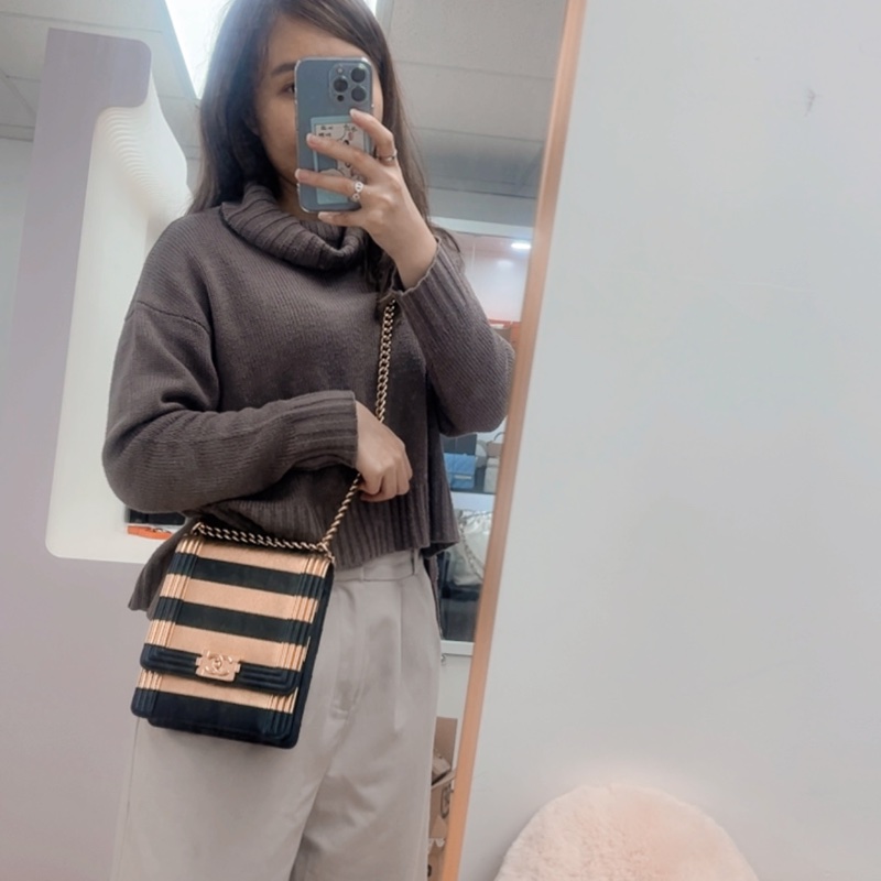 Chanel north south boy 深藍拼金竪式-12