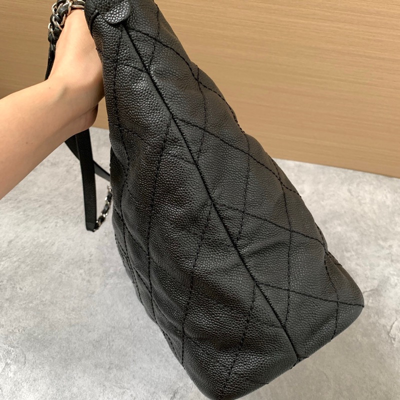 Chanel黑銀浮雕牛皮托特包-3